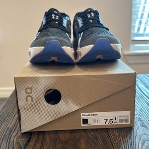 Brand new never worn. Women’s cloudeclipse oncloud tennis shoe.